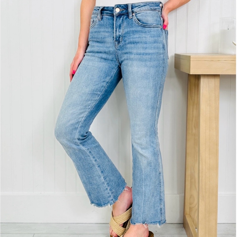 NWOT MOCO Boutique Women’s Kick Flare Cropped Jeans! Size 6! - Picture 7 of 7